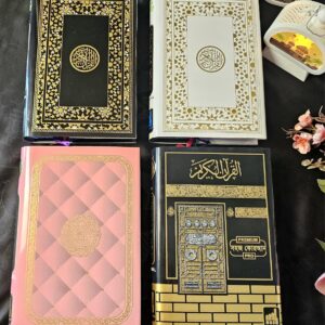 মিডিয়াম সাইজ (৮.৫ ইঞ্চি) পেপার মলাট কুরআন ( স্ট্যান্ড বাদে )